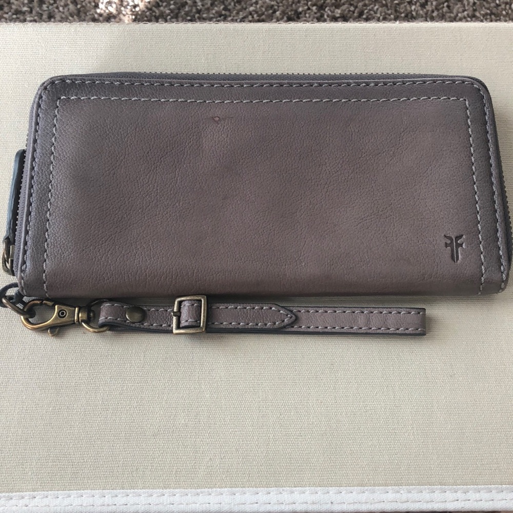 FRYE Lily Zip Wallet in Charcoal